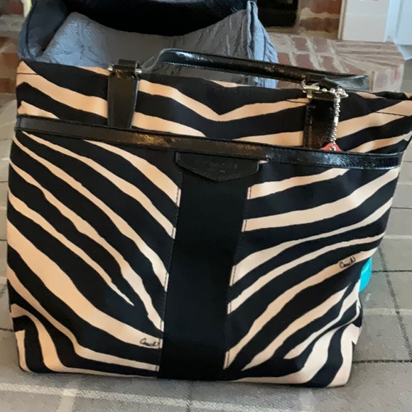 Very interesting coach bag zebra print very clean some cracks on handles no - Picture 11 of 11